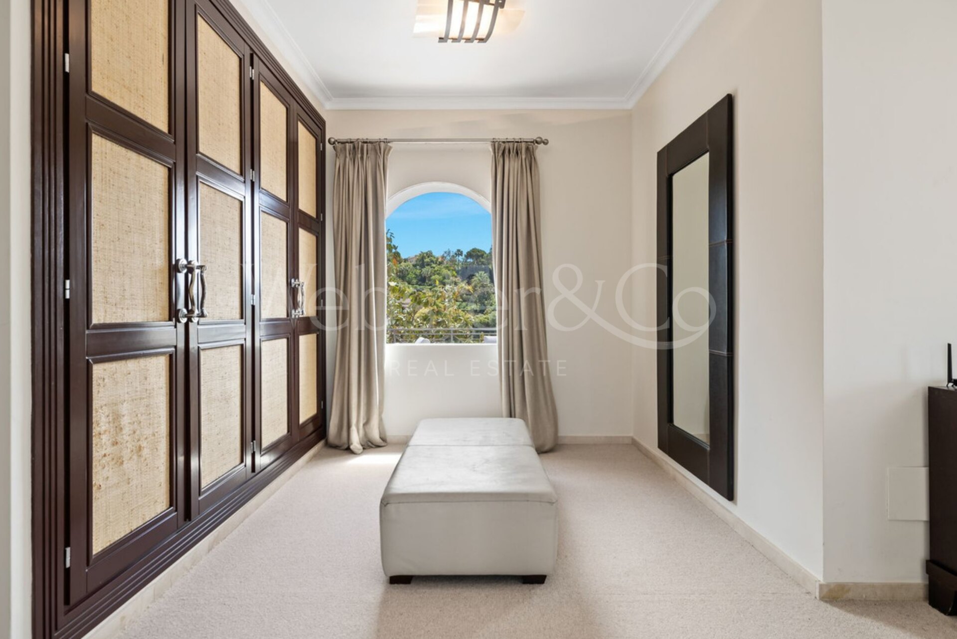 Descubre una villa llena de luz, diseño y sofisticación