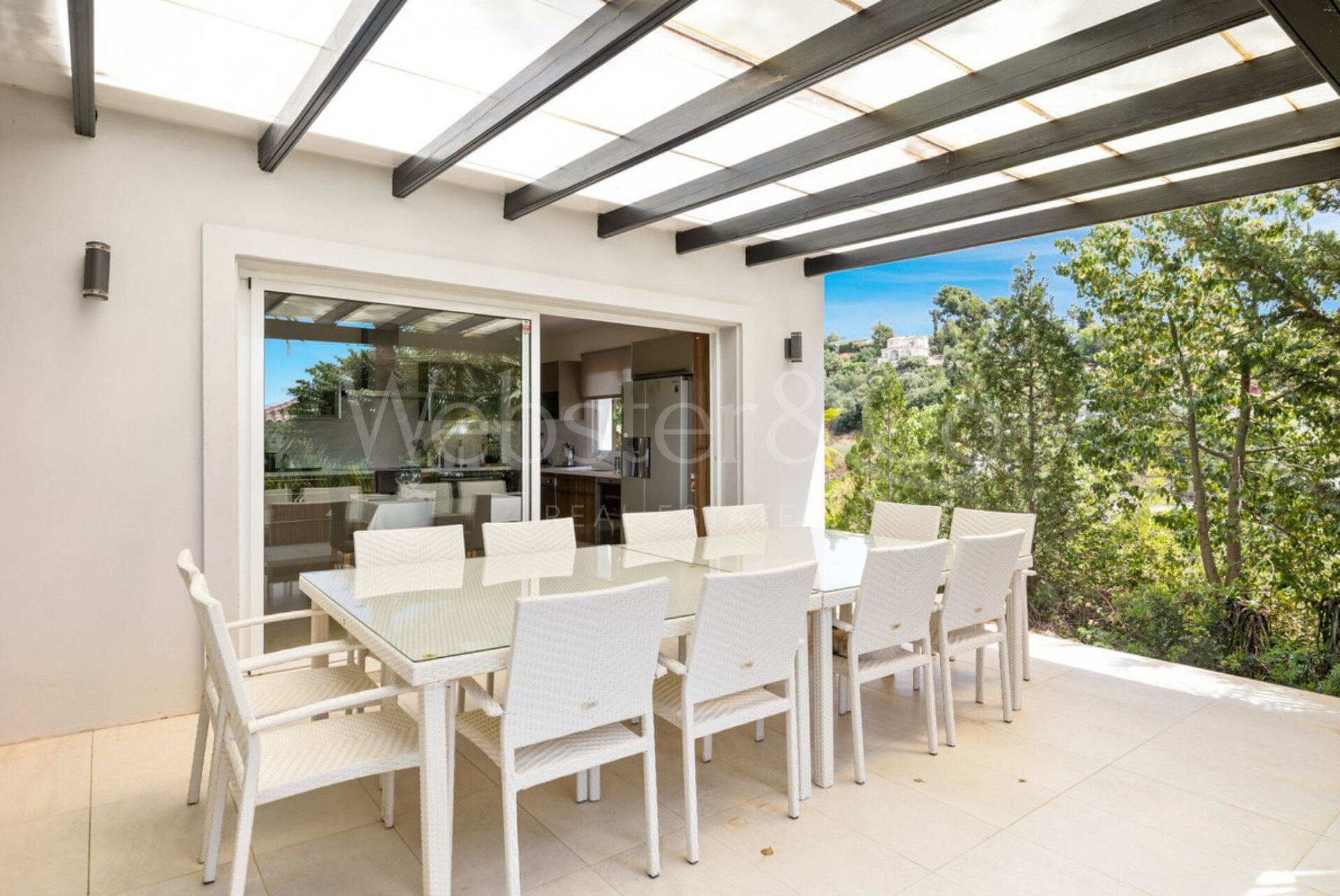 Descubre una villa llena de luz, diseño y sofisticación