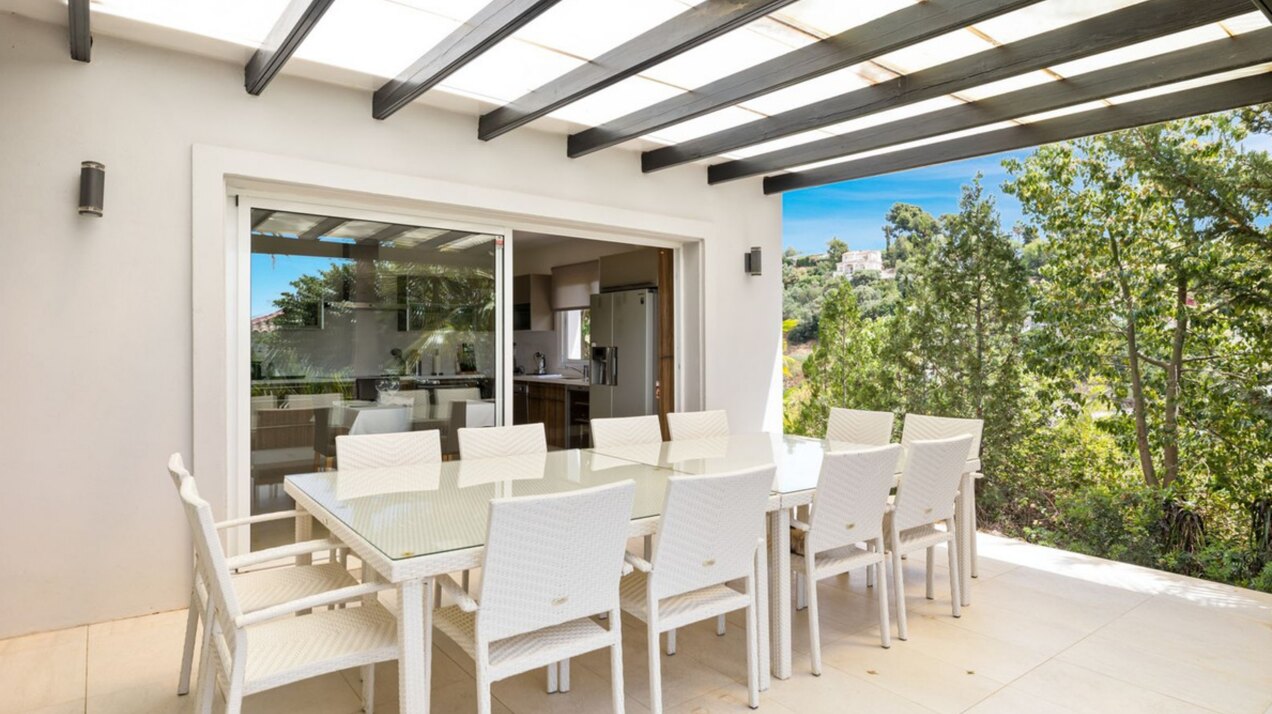 Modern impressive 4 bedroom villa is eager for you to discover its innate style and elegance.