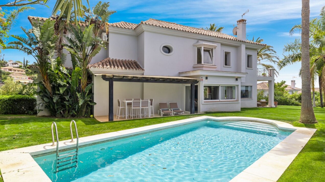 Modern impressive 4 bedroom villa is eager for you to discover its innate style and elegance.