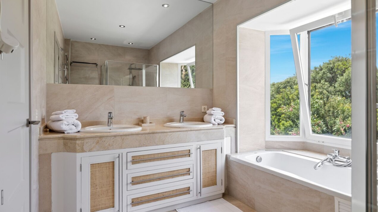 Modern impressive 4 bedroom villa is eager for you to discover its innate style and elegance.
