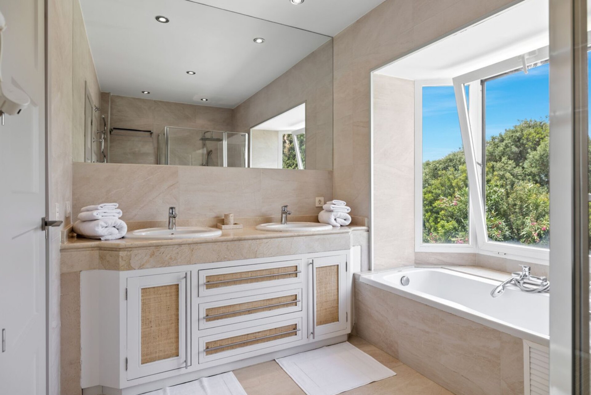 Modern impressive 4 bedroom villa is eager for you to discover its innate style and elegance.