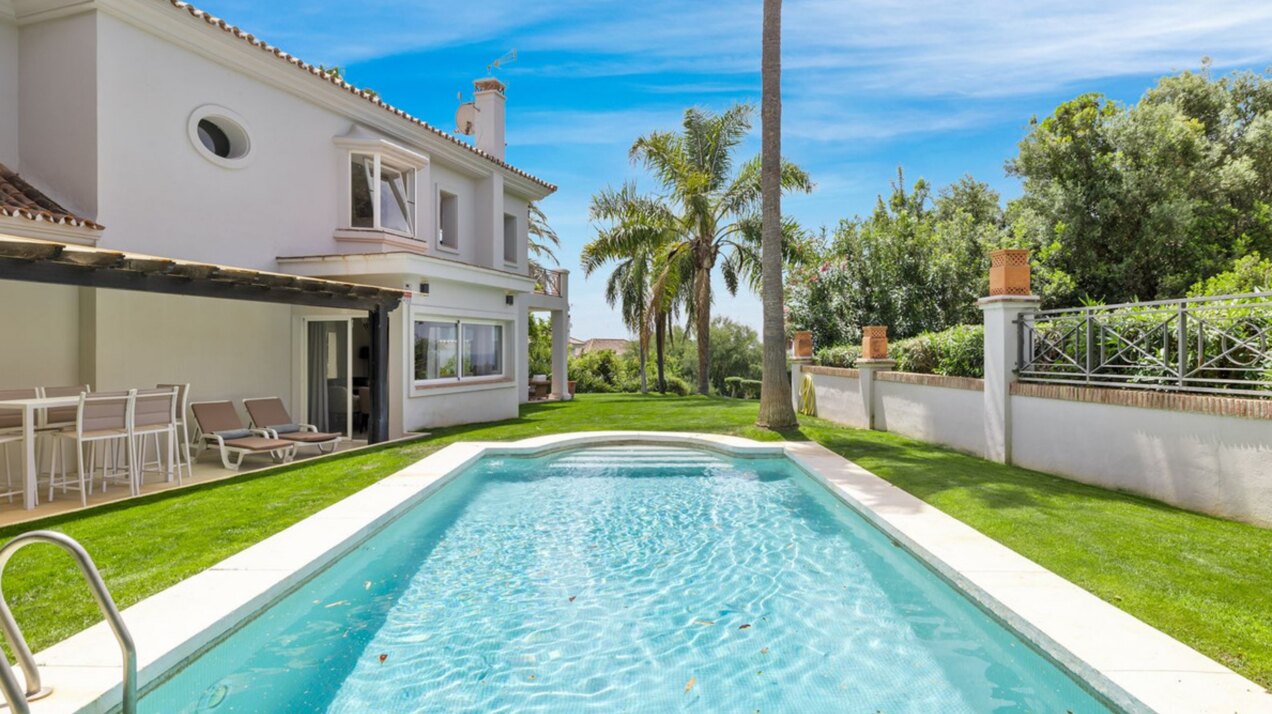 Modern impressive 4 bedroom villa is eager for you to discover its innate style and elegance.