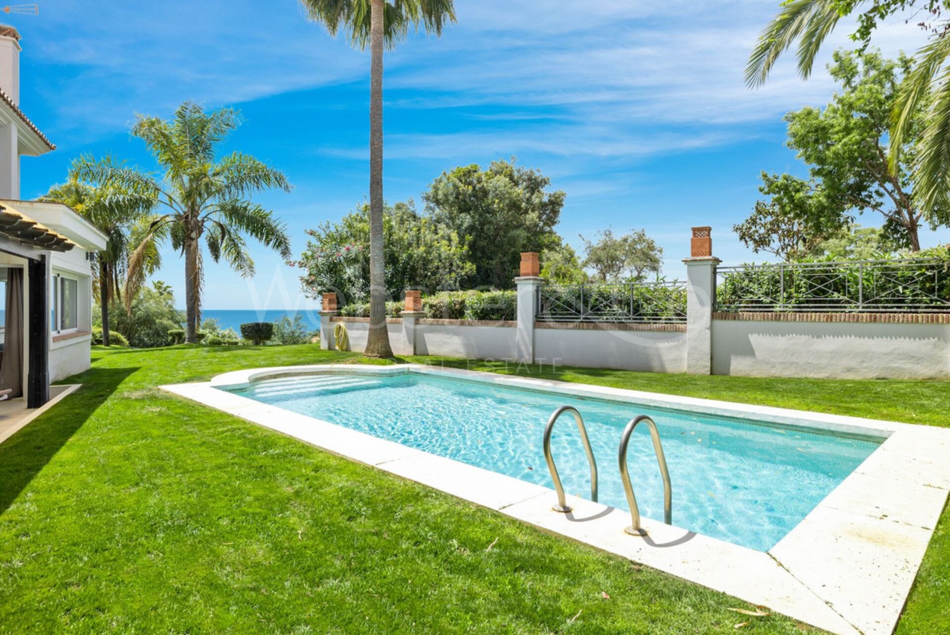 Descubre una villa llena de luz, diseño y sofisticación