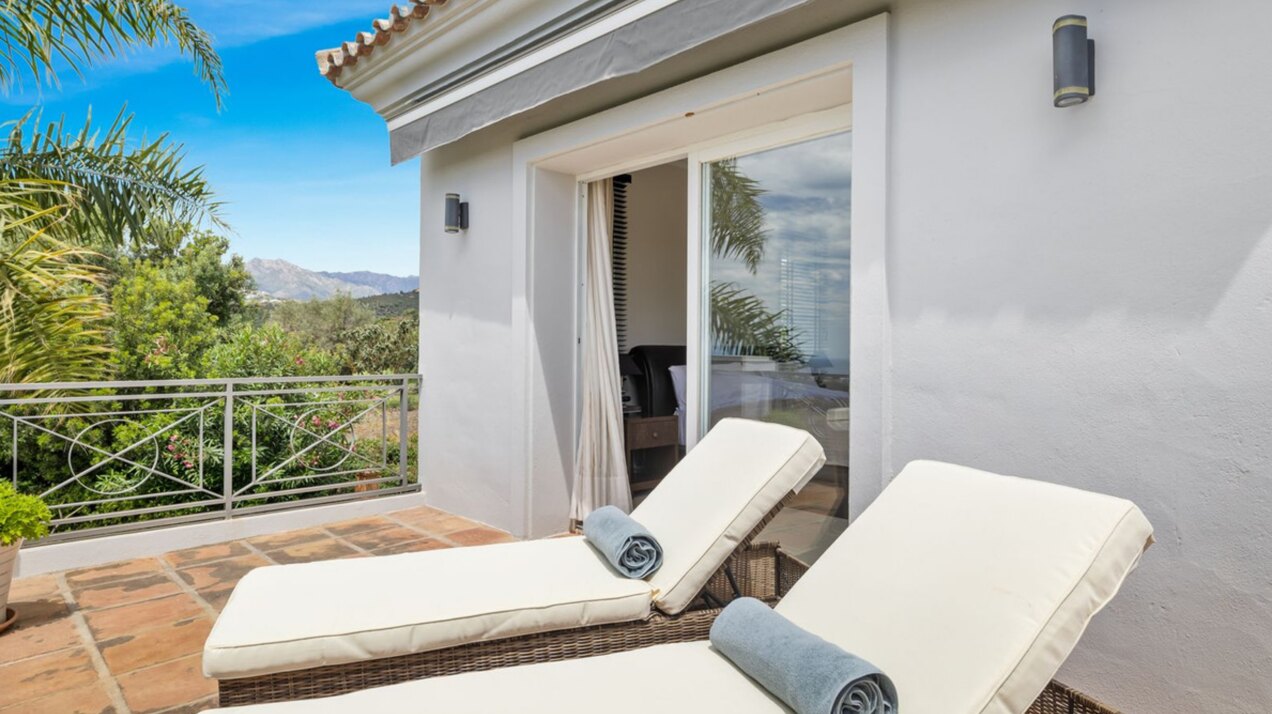 Modern impressive 4 bedroom villa is eager for you to discover its innate style and elegance.