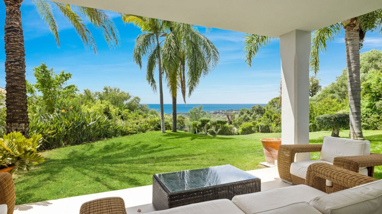 Modern impressive 4 bedroom villa is eager for you to discover its innate style and elegance.