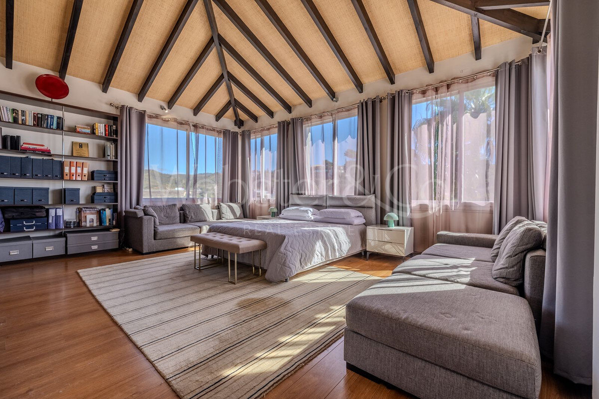 Descubre una villa llena de luz, diseño y sofisticación