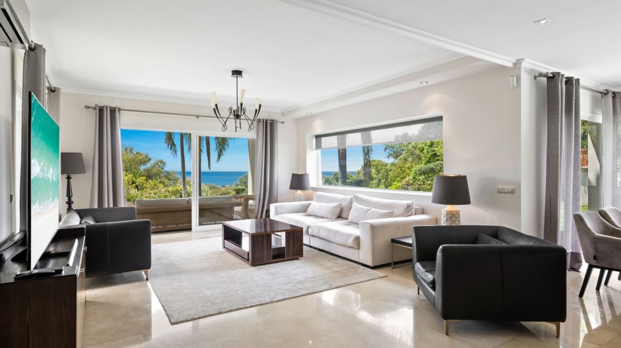 Modern impressive 4 bedroom villa is eager for you to discover its innate style and elegance.