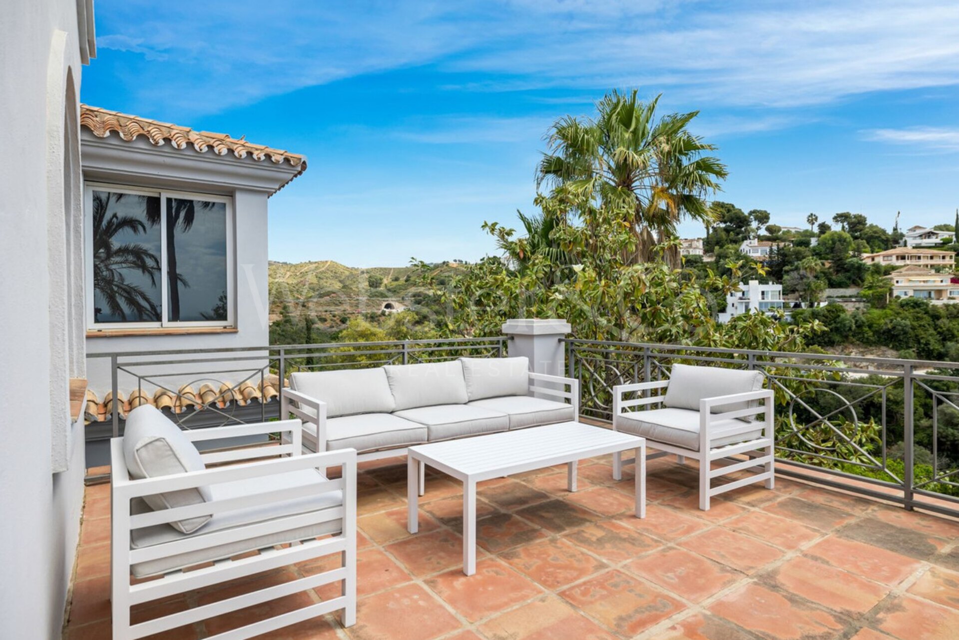 Descubre una villa llena de luz, diseño y sofisticación