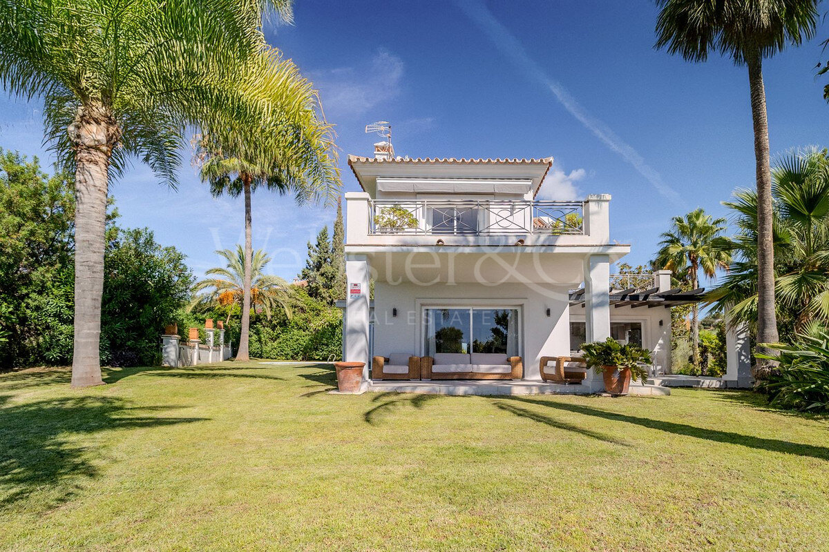 Descubre una villa llena de luz, diseño y sofisticación