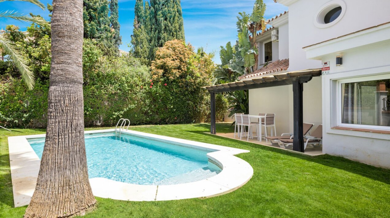 Modern impressive 4 bedroom villa is eager for you to discover its innate style and elegance.