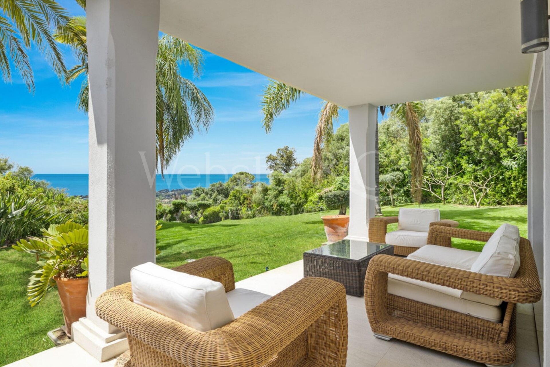 Descubre una villa llena de luz, diseño y sofisticación