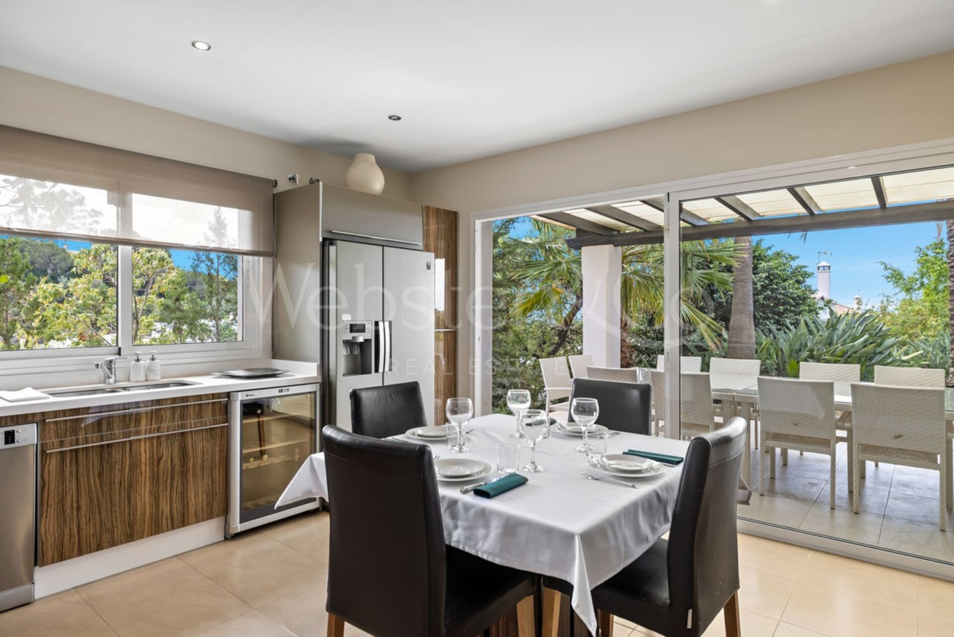 Descubre una villa llena de luz, diseño y sofisticación