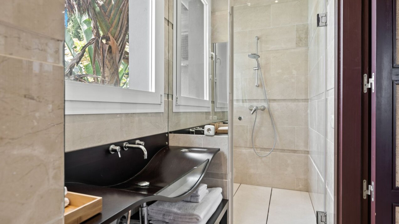Modern impressive 4 bedroom villa is eager for you to discover its innate style and elegance.