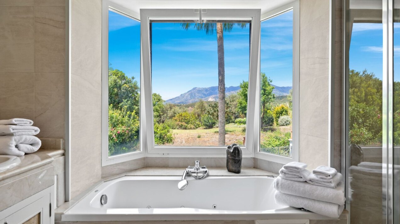 Modern impressive 4 bedroom villa is eager for you to discover its innate style and elegance.