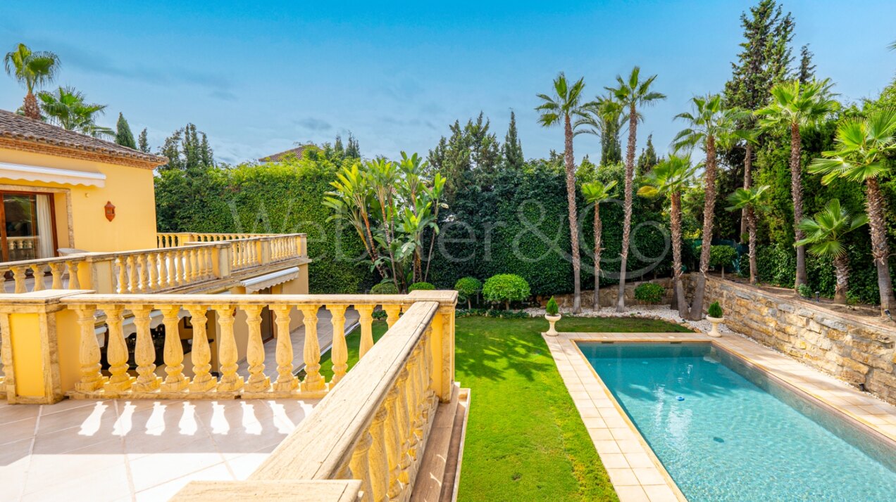 Villa Toscana – Auténtica Villa en Nueva Andalucía