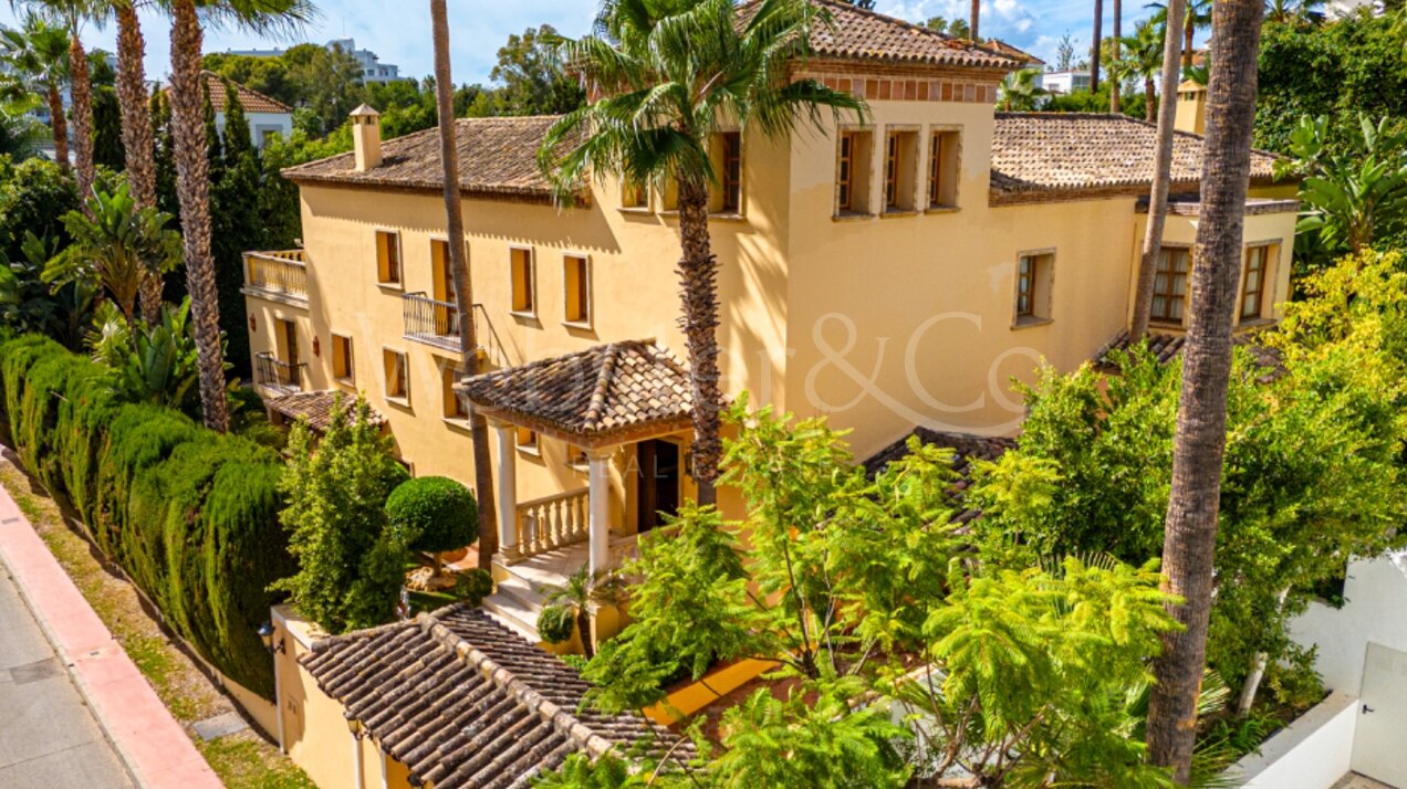 Villa Toscana – Auténtica Villa en Nueva Andalucía