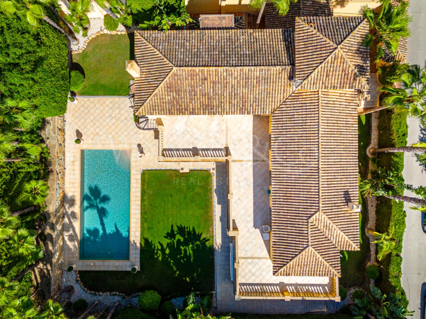 Villa Toscana - Authentic Villa in Nueva Andalucia