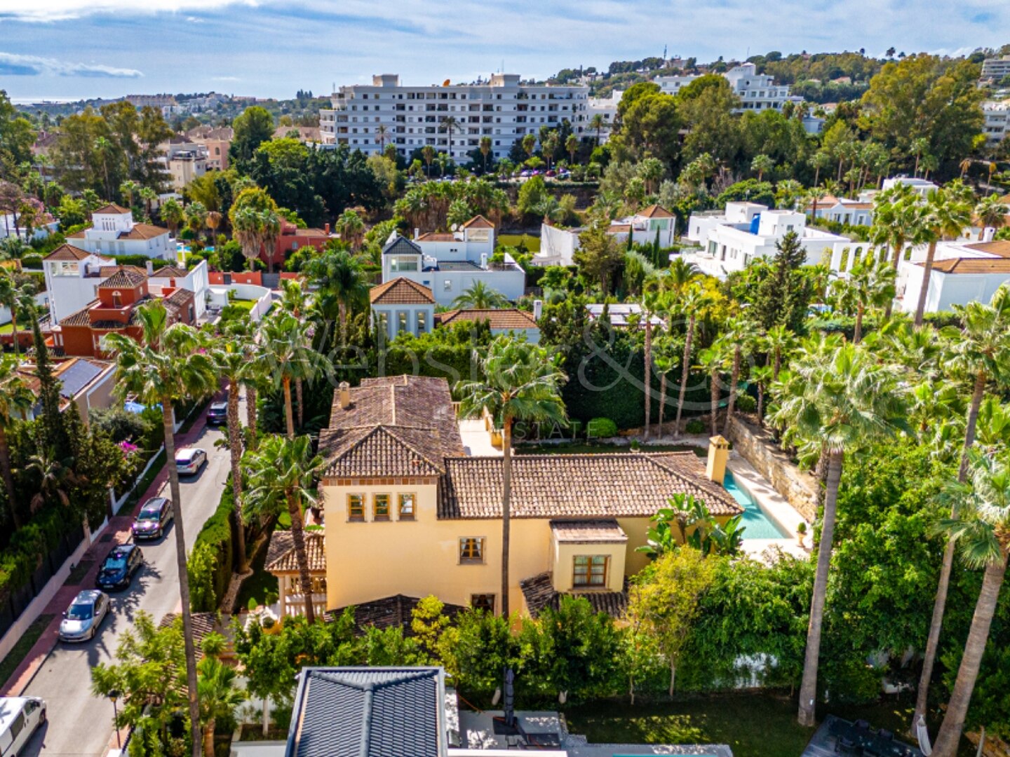 Villa Toscana - Authentic Villa in Nueva Andalucia