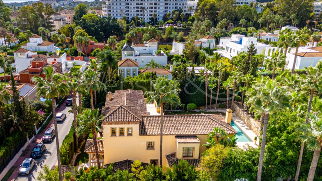 Villa Toscana – Auténtica Villa en Nueva Andalucía