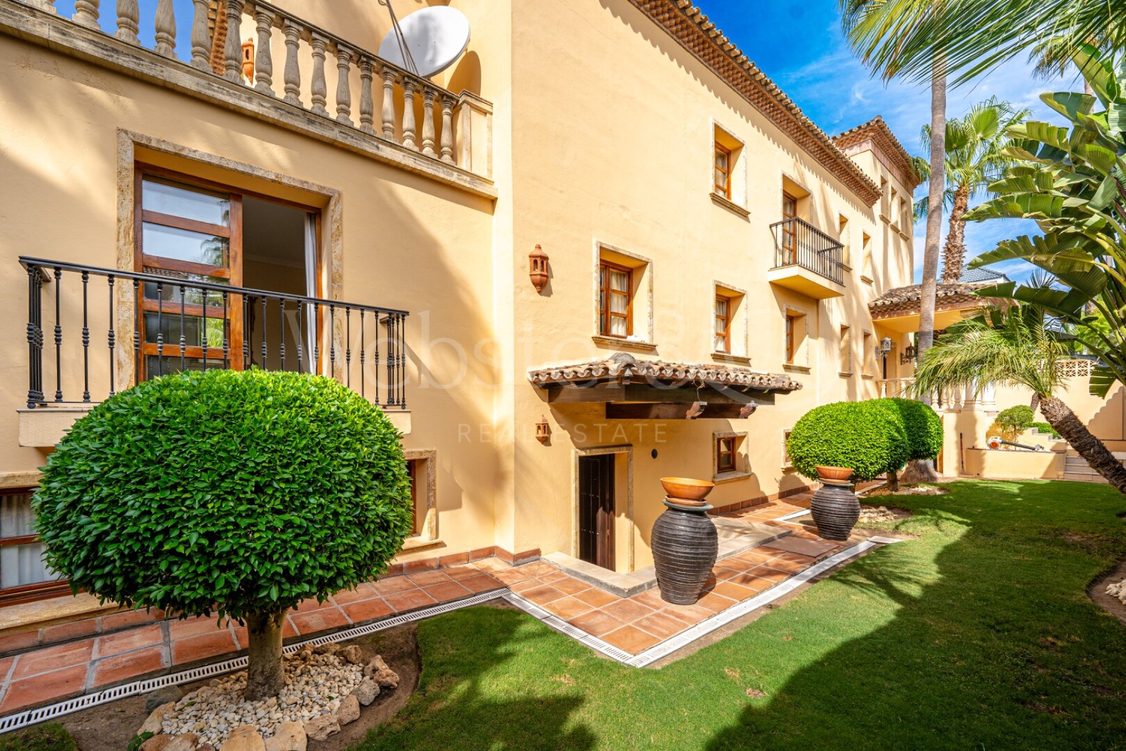 Villa Toscana - Authentic Villa in Nueva Andalucia