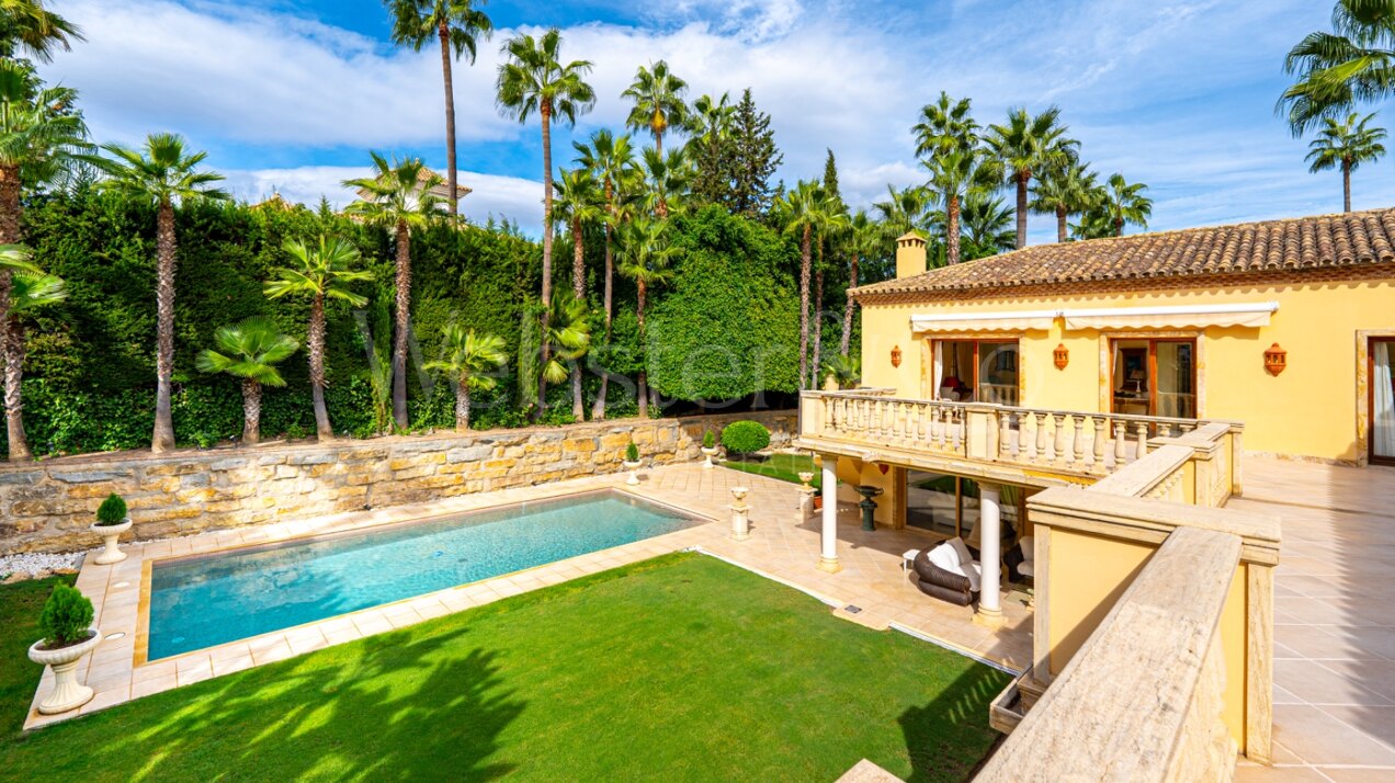 Villa Toscana – Auténtica Villa en Nueva Andalucía