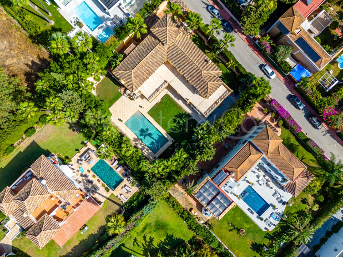 Villa Toscana - Authentic Villa in Nueva Andalucia