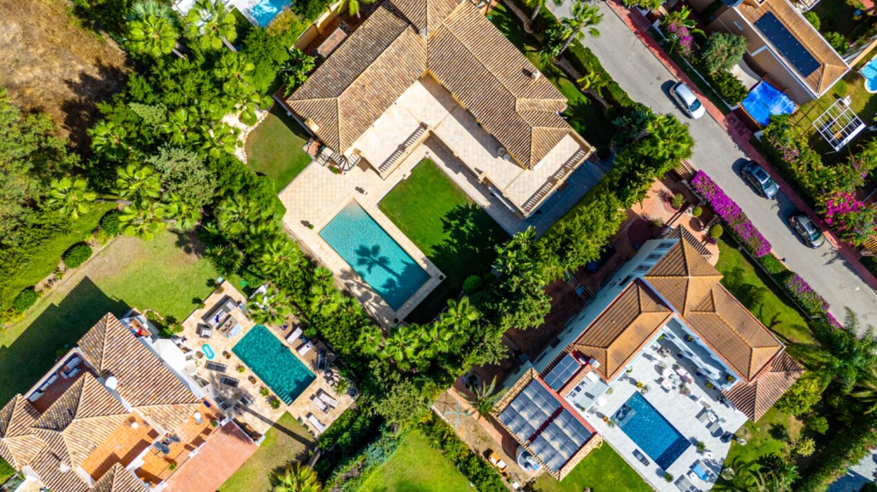 Sensational villa superbly appointed in Las Brisas offers privacy, luxury and understated elegance