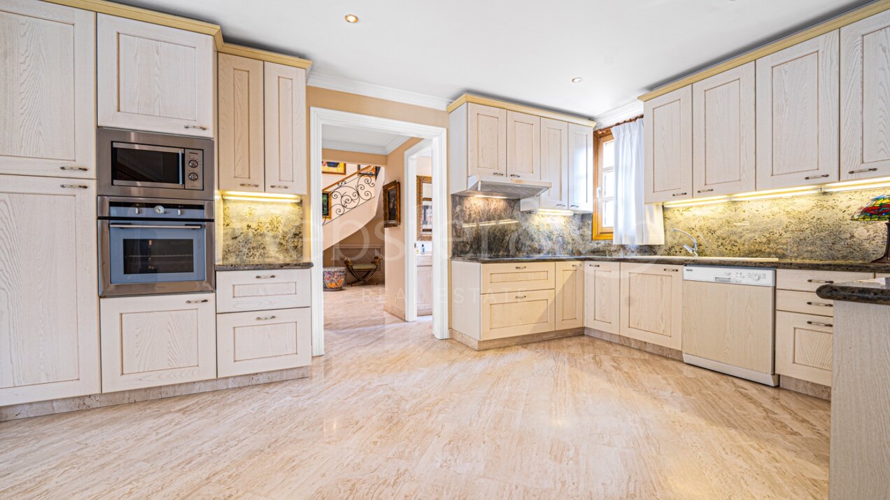 Villa Toscana – Auténtica Villa en Nueva Andalucía