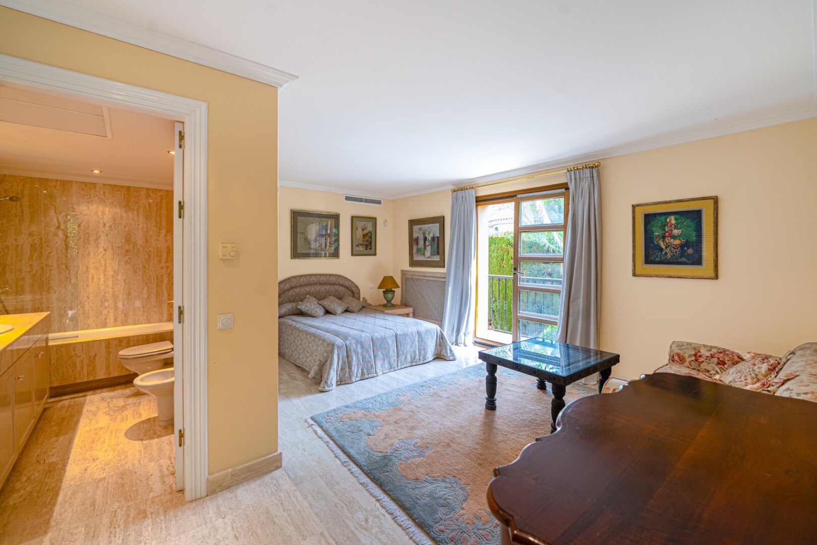 Sensational villa superbly appointed in Las Brisas offers privacy, luxury and understated elegance