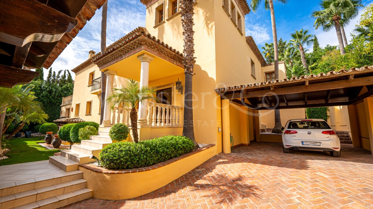 Villa Toscana – Auténtica Villa en Nueva Andalucía