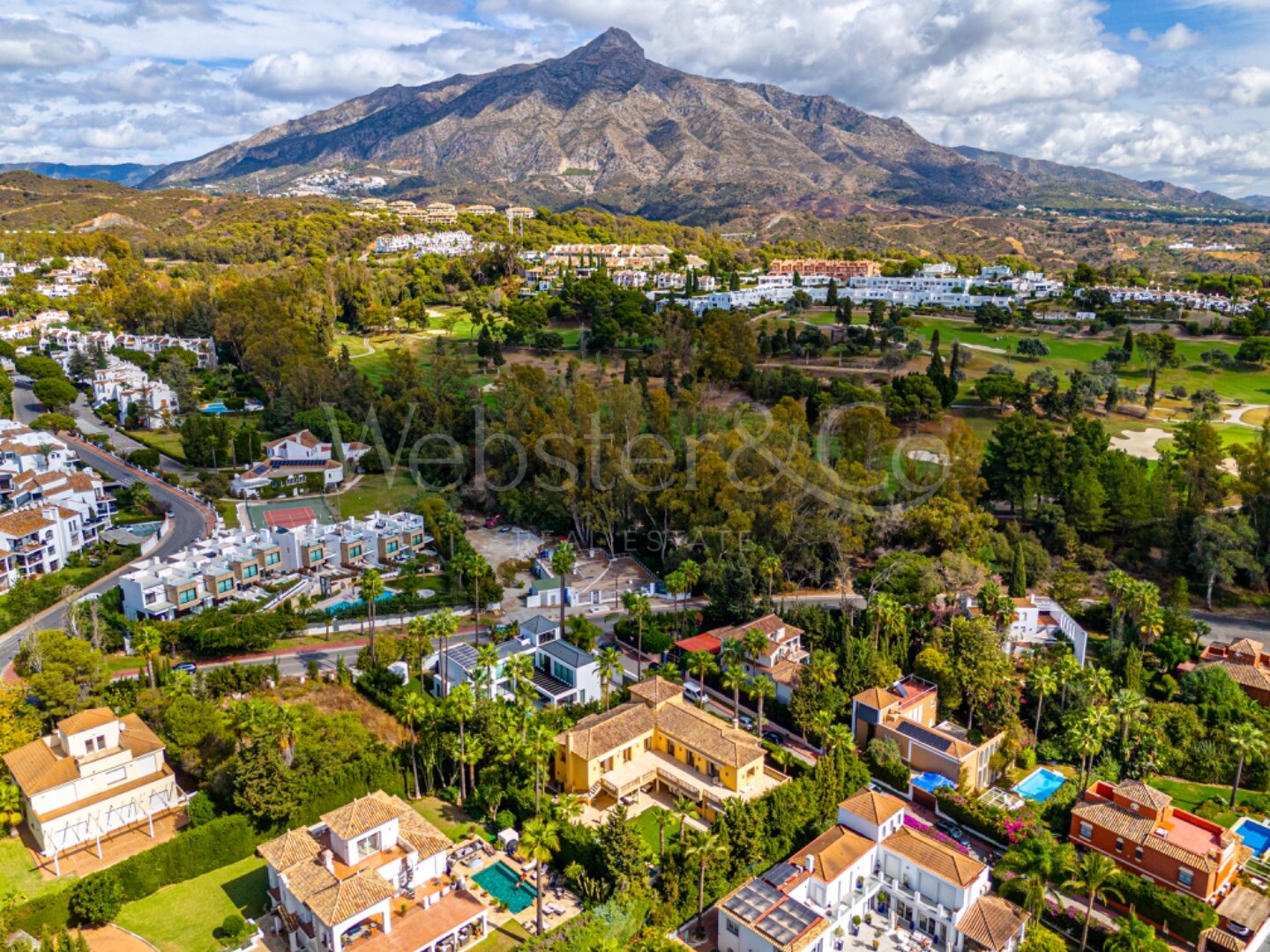 Villa Toscana - Authentic Villa in Nueva Andalucia