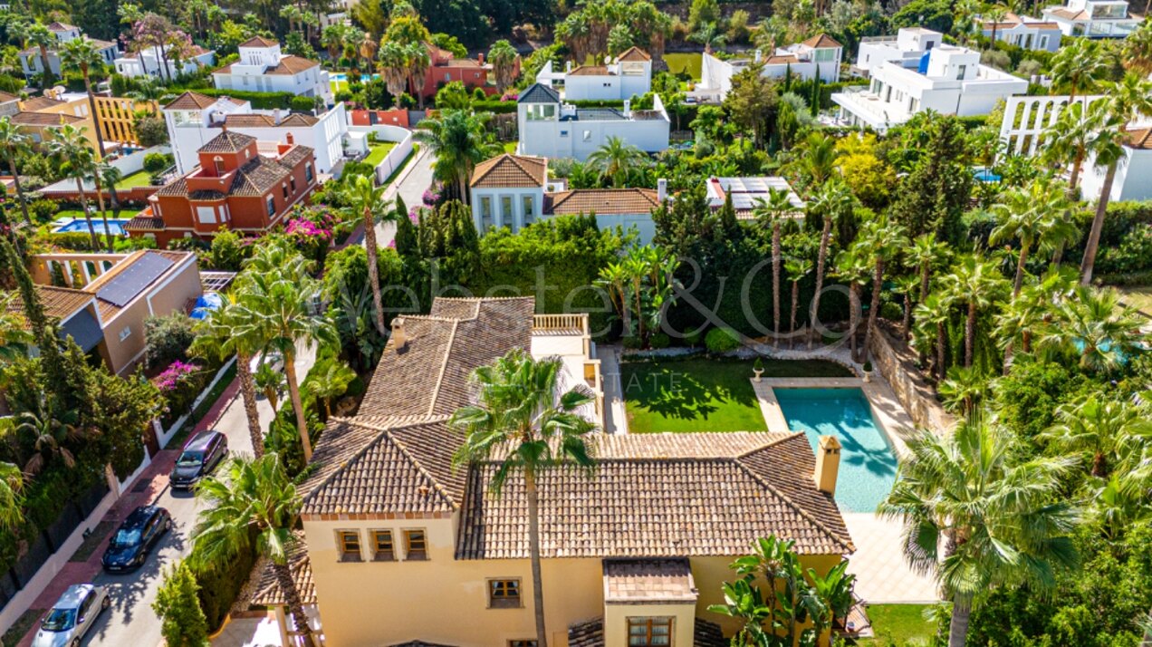 Villa Toscana – Auténtica Villa en Nueva Andalucía