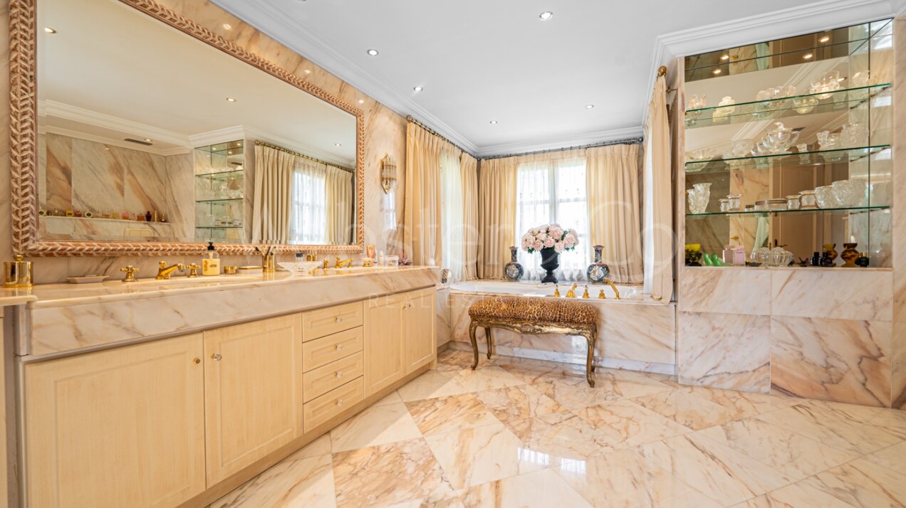 Villa Toscana – Auténtica Villa en Nueva Andalucía