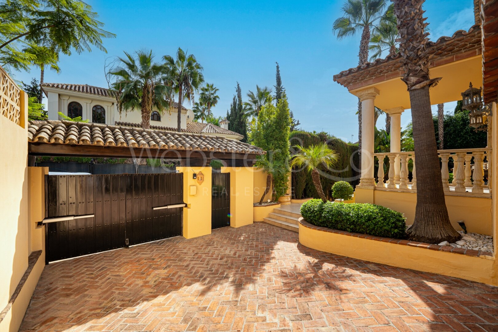 Villa Toscana - Authentic Villa in Nueva Andalucia