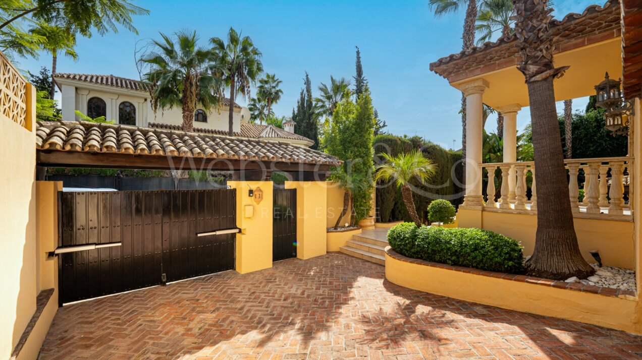 Villa Toscana – Auténtica Villa en Nueva Andalucía