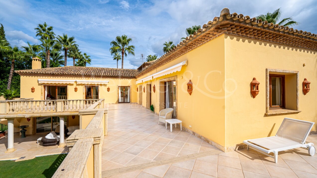 Villa Toscana – Auténtica Villa en Nueva Andalucía