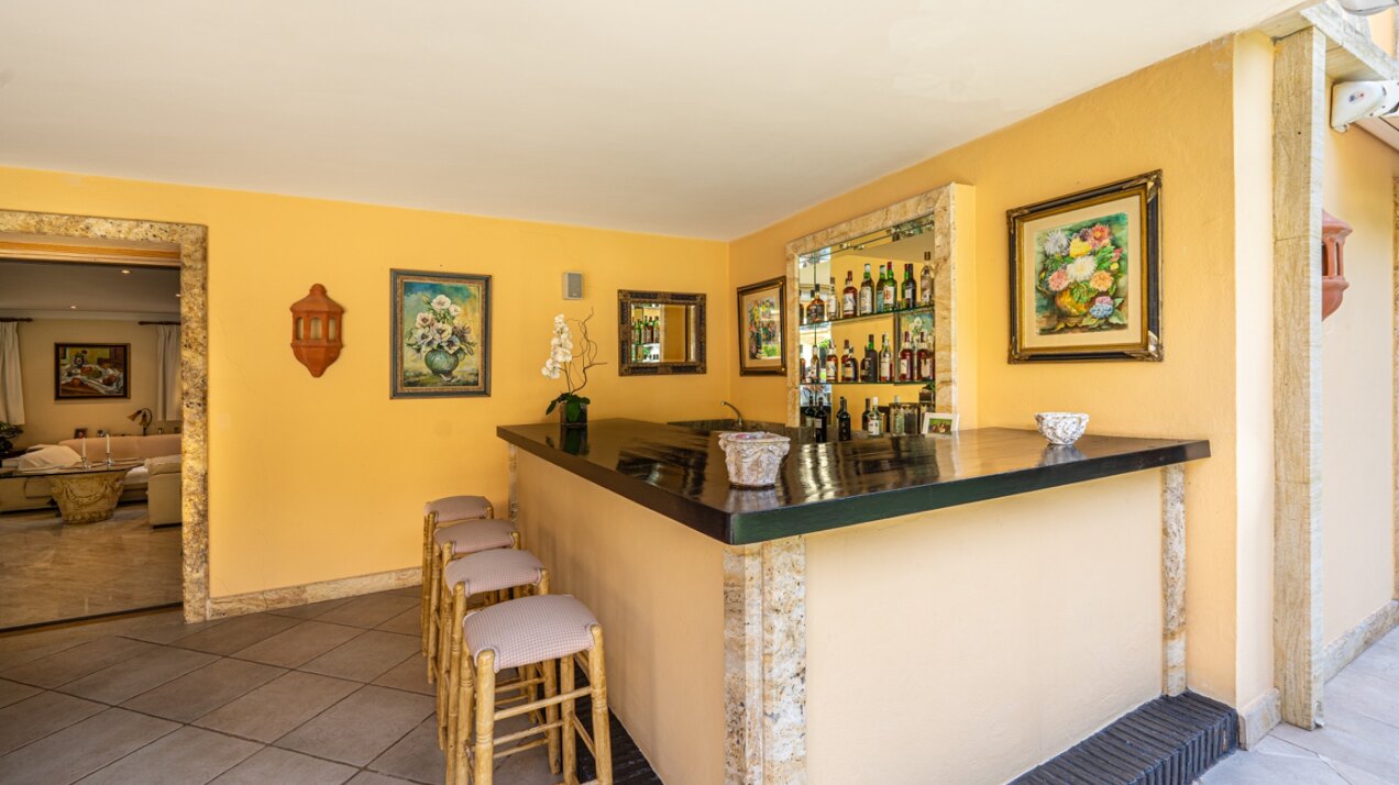 Sensational villa superbly appointed in Las Brisas offers privacy, luxury and understated elegance