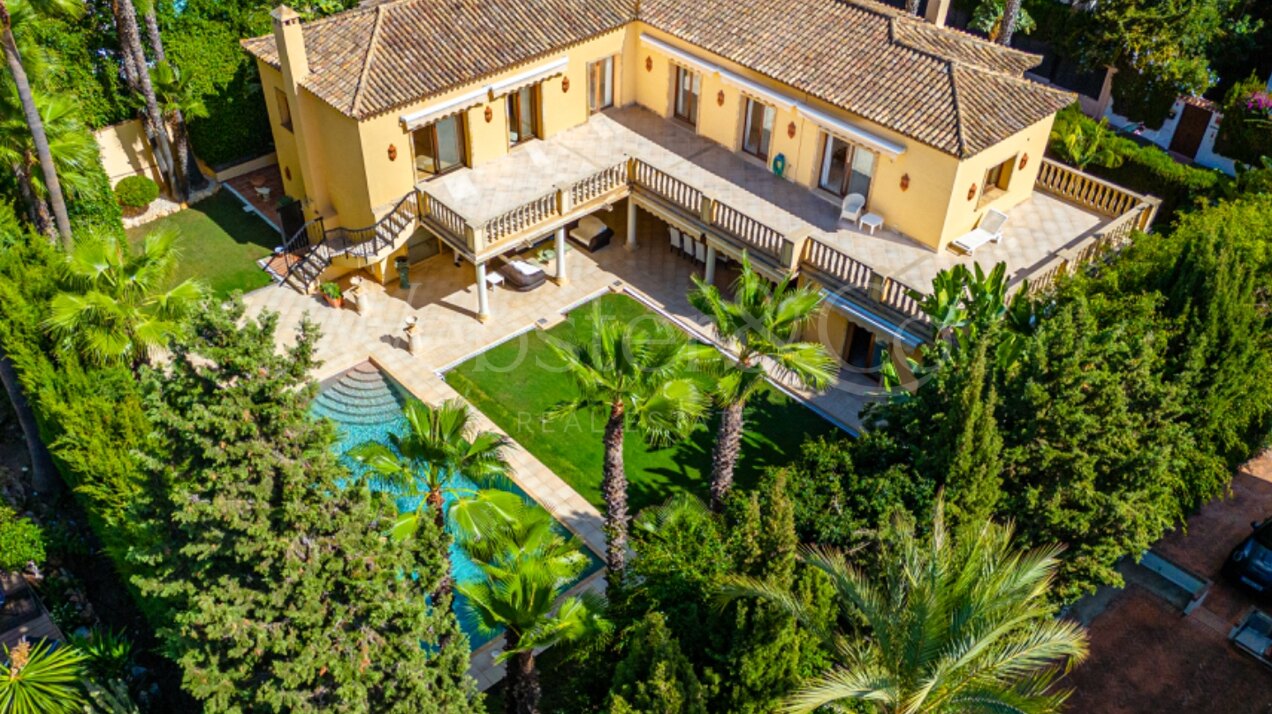 Villa Toscana – Auténtica Villa en Nueva Andalucía