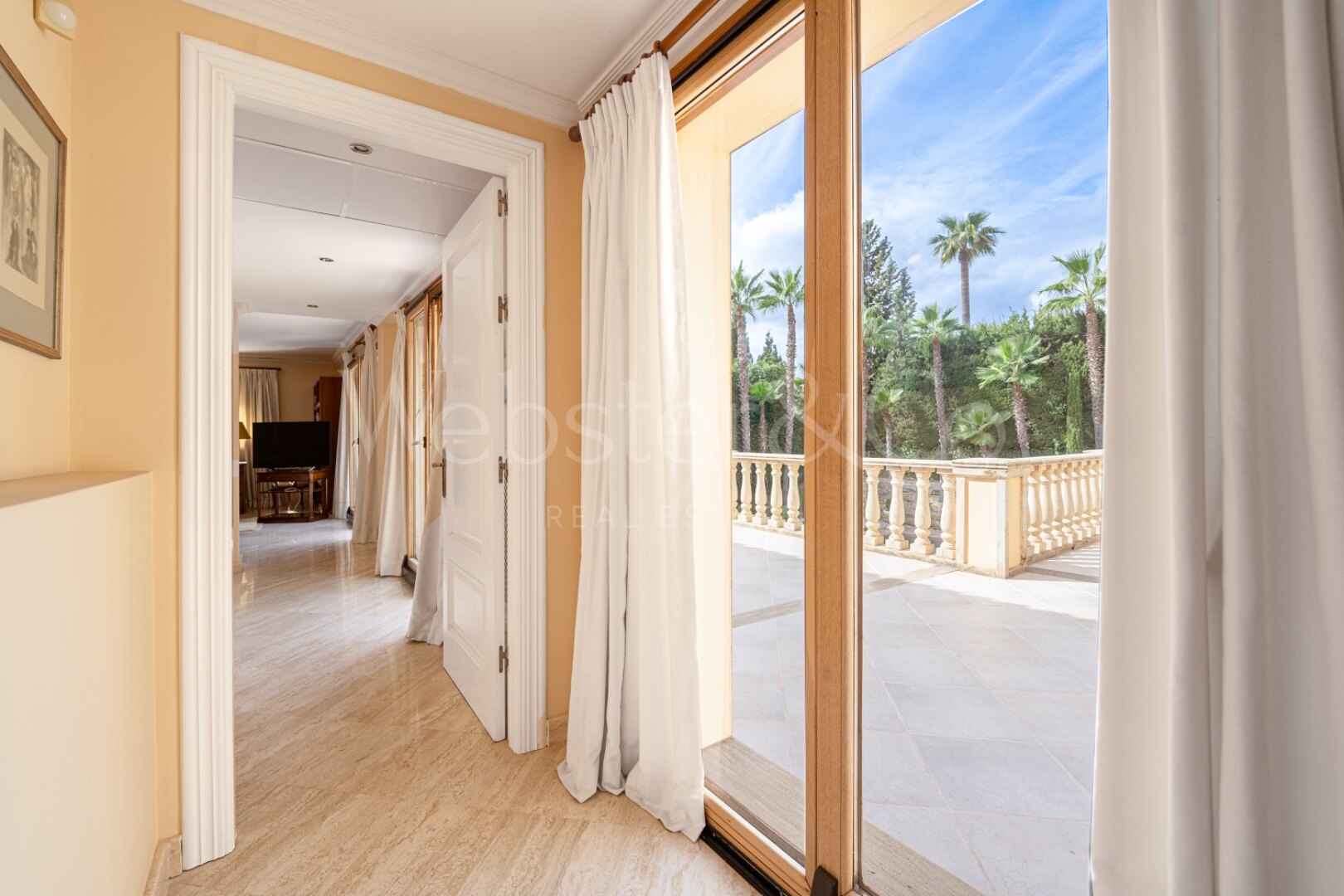 Villa Toscana - Authentic Villa in Nueva Andalucia