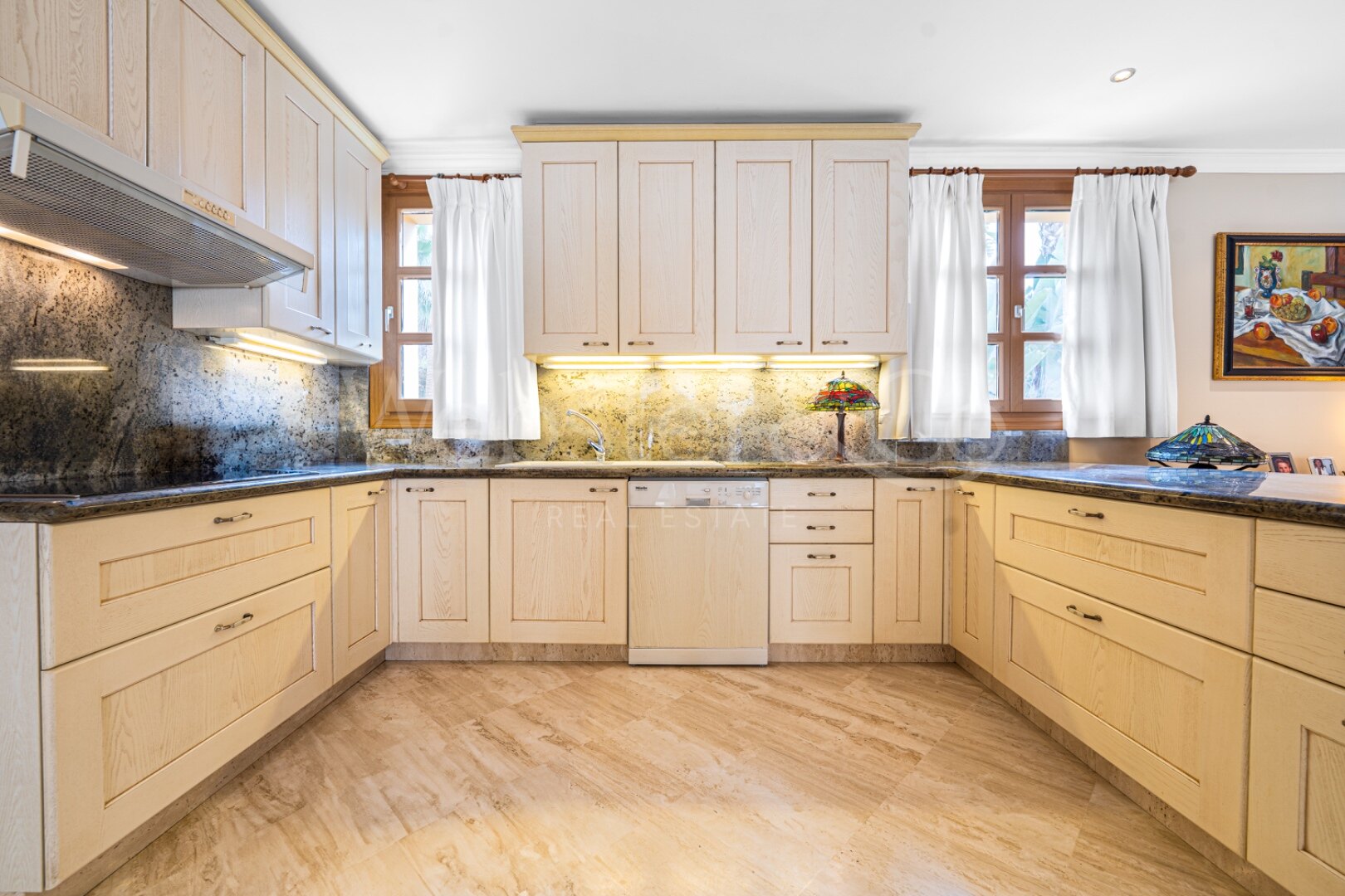 Villa Toscana - Authentic Villa in Nueva Andalucia