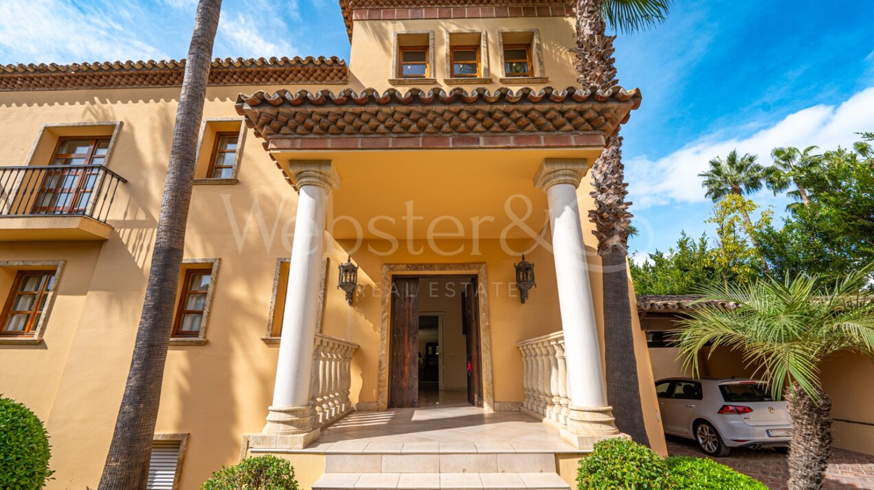 Villa Toscana – Auténtica Villa en Nueva Andalucía