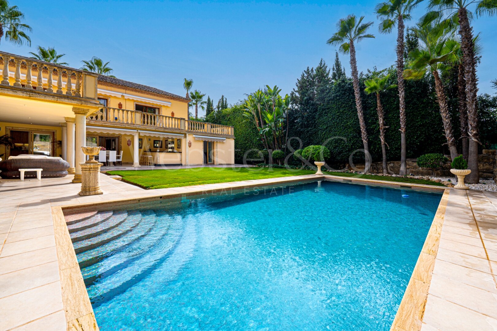 Villa Toscana - Authentic Villa in Nueva Andalucia