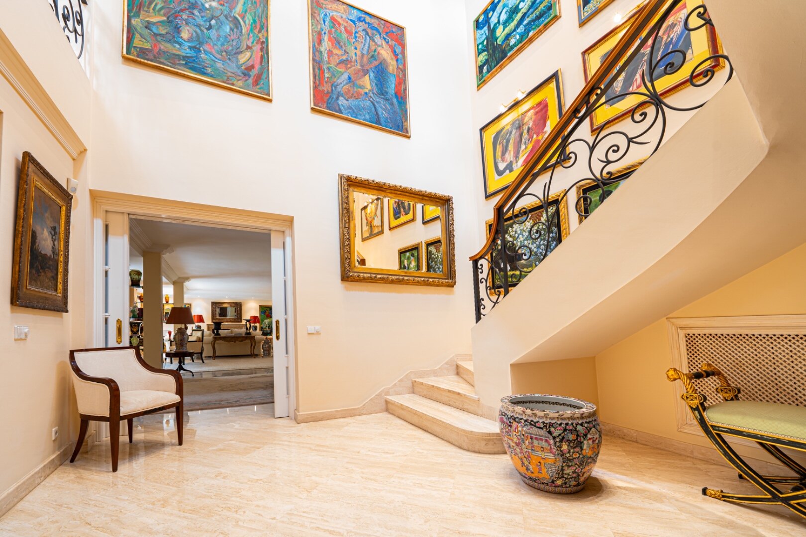 Sensational villa superbly appointed in Las Brisas offers privacy, luxury and understated elegance