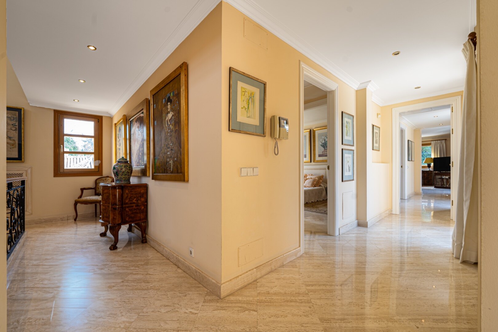 Sensational villa superbly appointed in Las Brisas offers privacy, luxury and understated elegance