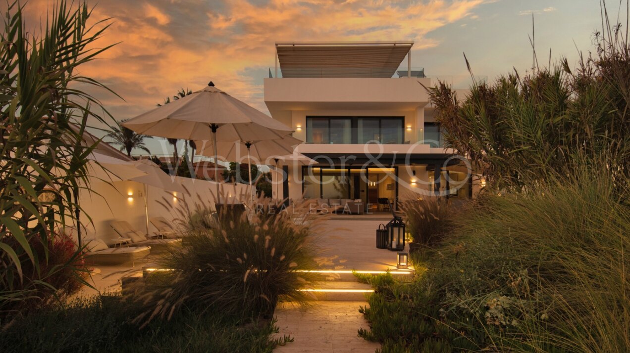 Villa Sunset - Beachfront Beauty in Costabella