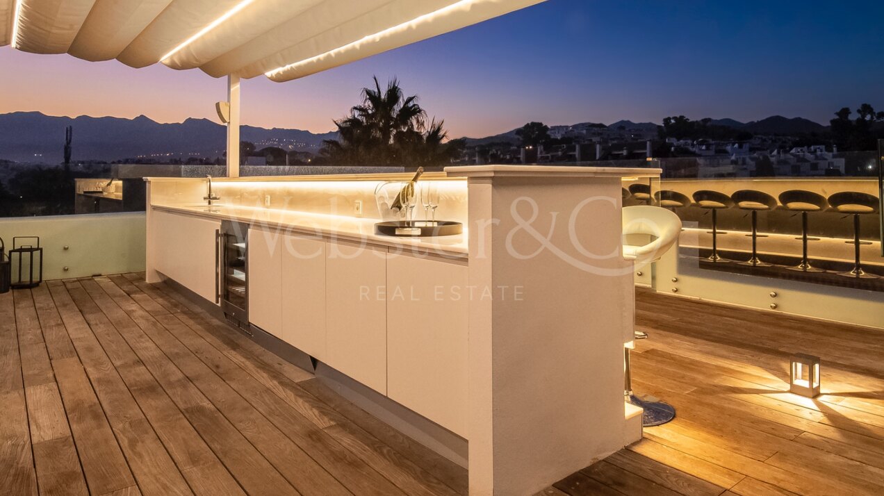 Villa Sunset - Beachfront Beauty in Costabella