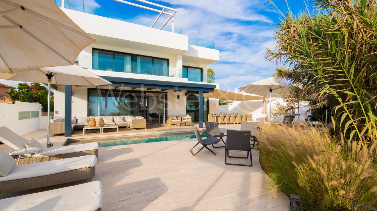 Villa Sunset - Beachfront Beauty in Costabella