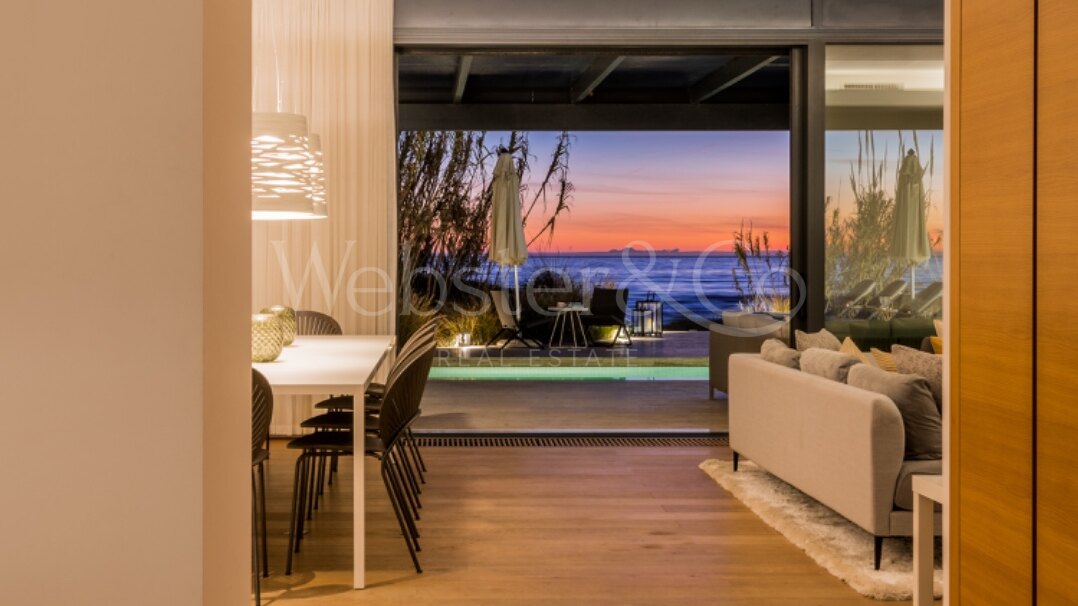 Villa Sunset - Beachfront Beauty in Costabella