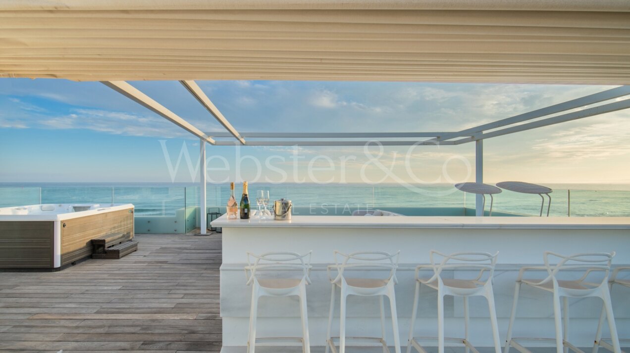 Villa Sunset - Beachfront Beauty in Costabella